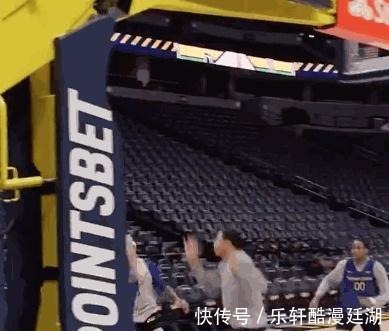 普尔|汤神对抗训练状态出色!被菜鸟投中三分上线喷垃圾话,调侃运气球