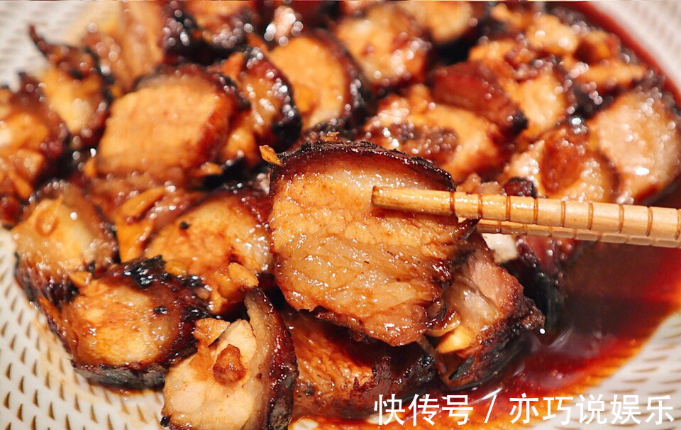 吃一次就上瘾的秘制叉烧,喷香下饭,肉质焦黄,吃起来肥而不腻