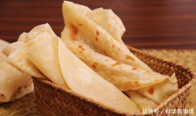 烙油饼,用清水和面是“外行”!做好这3点,柔软筋道,放凉不硬