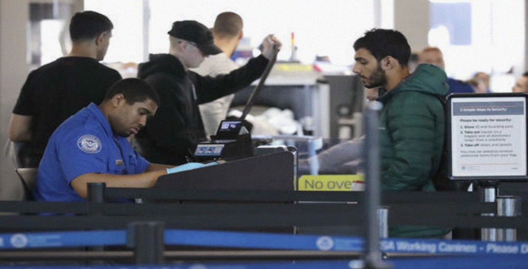 东方|取消通航禁令！特朗普想向东方输出“新冠病毒”？