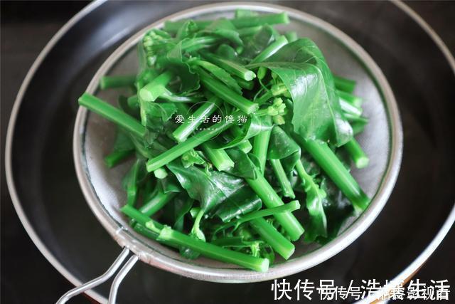 常熬夜就吃这菜,清心下火,通肠道,3元一大捆,难怪大婶抢着买