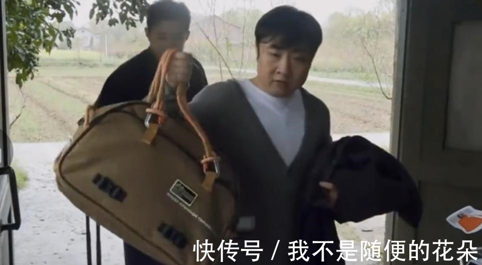 张艺兴|黄磊厨艺滑铁卢,铁桶烤鸡变黑炭鸡,杨紫一脸失望张艺兴亲自下厨