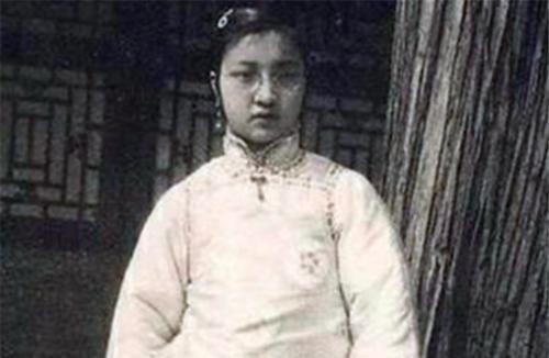 妹妹|姐姐看不起穷小子,大婚之日悔婚,妹妹代嫁多年后成为省长夫人