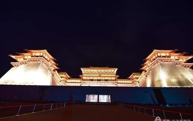 皇宫|历史上最壮丽三出阙皇宫城门,为何被女皇改了名字?