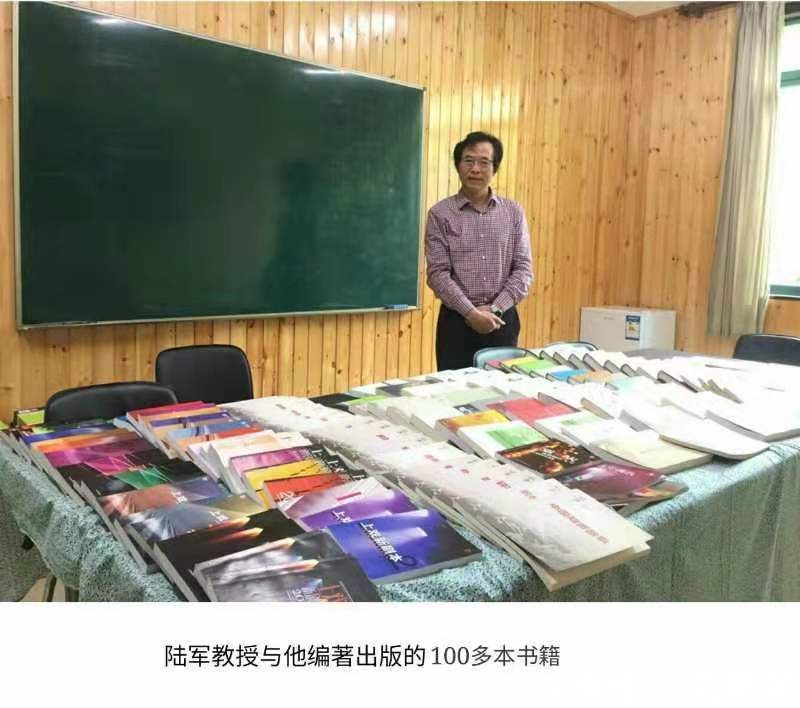  模龄|生长在哪，哪就有戏！这位创作型教授，已满30年“模龄”，返乡兼职好戏连台