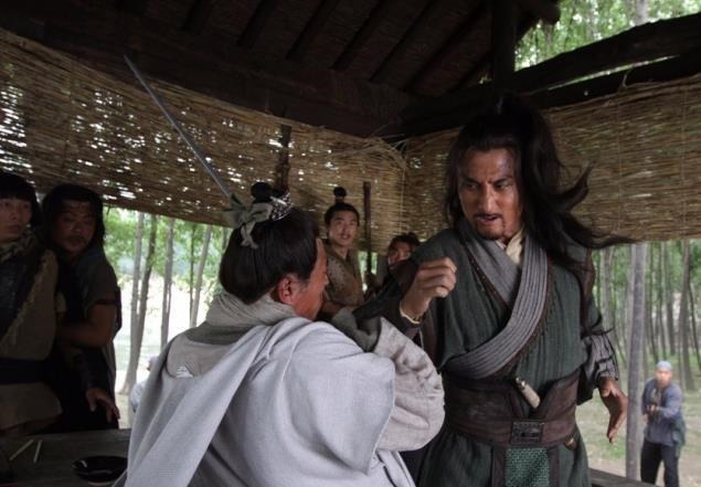 真凶$水浒传里害死王伦的真凶,并非吴用、林冲,而是城府极深的此人!