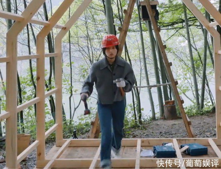 张艺兴|蘑菇屋嘉宾搭木屋,张艺兴让张子枫递电钻,她的动作细节太博好感
