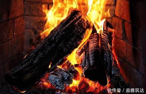 500克的木头燃烧后,只留下50克不到的灰烬,剩余的质量去哪了?