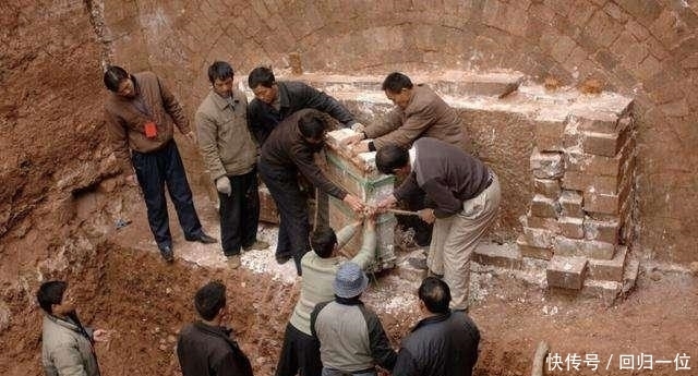 郢靖王|农民挥了下锄头,挖出朱元璋儿子的墓,专家:真不是传说