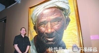 我的父亲$80年代油画《父亲》,为过审多画了一支圆珠笔,为何被指为败笔