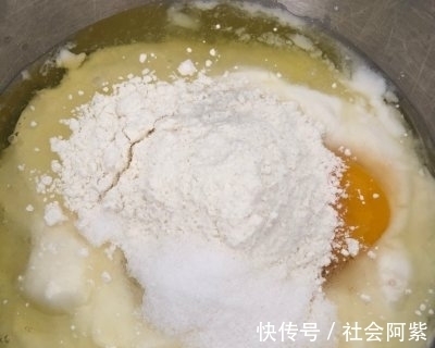 可可酸奶蛋糕|可可酸奶蛋糕，口味鲜美形好色亮，一学就会