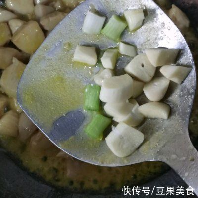 家常菜|#巨下饭的家常菜#香干火腿炒鸡丁