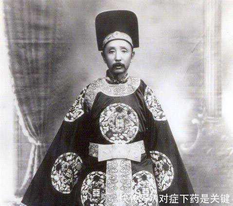 下联|袁世凯称帝有人送一副联，上联七个数下联都是褒奖词，请多读几遍！