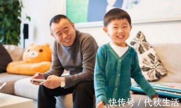 孩子|女儿越长越漂亮,爸爸怀疑娃不是亲生的,亲子鉴定后妈妈悔不当初