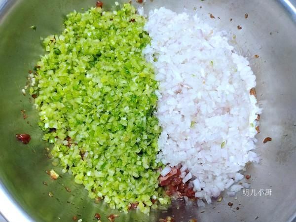 我家就馋这饺子，鲜香劲道汁水多，比韭菜猪肉解馋，一大盘不够吃