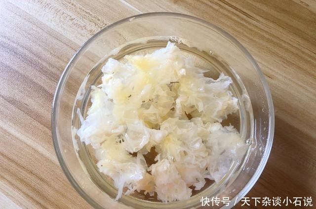 它是水果也是药,隔三差五吃一次,滋润喉咙,一年四季不咳嗽