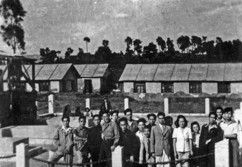 两位大学教授模仿岳飞,写了一首《满江红》,杨振宁记了80多年