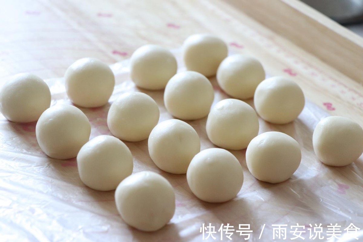 家庭版的老婆饼做法简单,果味十足,香气浓郁