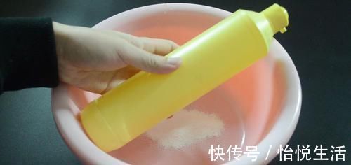 毛巾脏别再洗衣液洗, 洗的时候加一点它, 洗完毛巾就跟新的一样干净