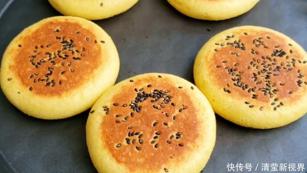 小米别再熬粥了,加2个鸡蛋,简单一做,营养又美味,出锅抢着吃