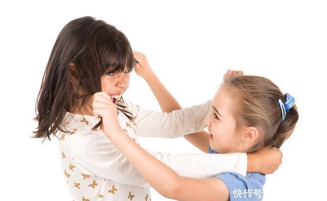 打架的话|小孩打架家长怎么处理?不要烦躁,从五个方面入手,应对更正确