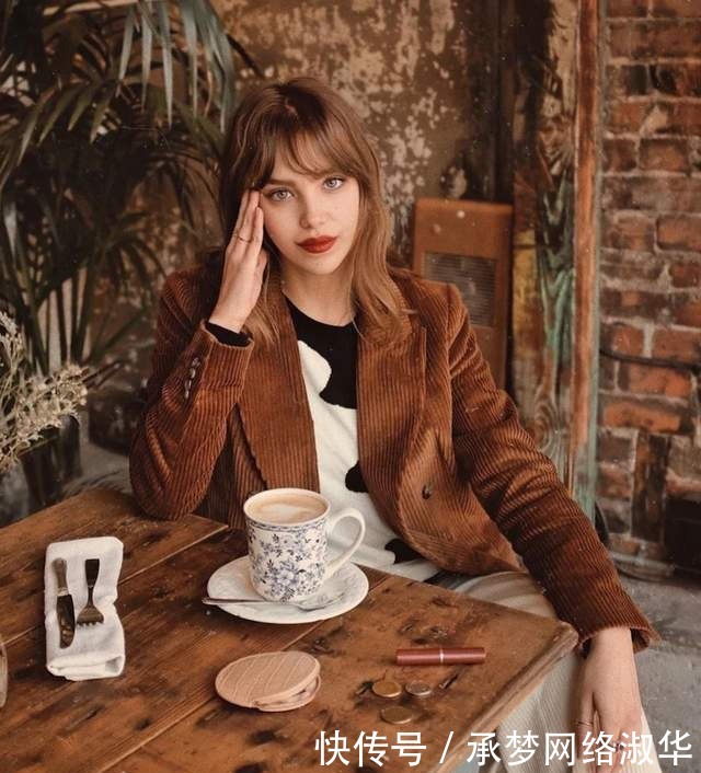 穿上|不管穿大衣还是羽绒服,都别配打底裤了!试试这3种裤,时髦百搭