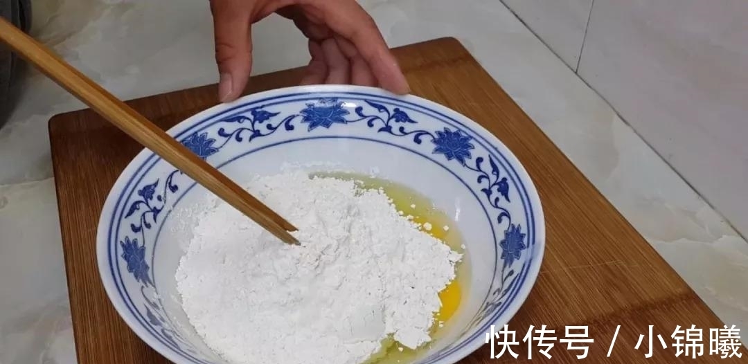 面团|1斤面粉, 4个紫薯, 不用一滴水, 平底锅做的小面包, 边吃边流口水
