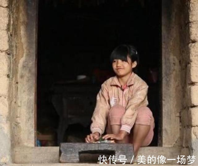 《变形计》中最美农村女主，被阔太收养受宠，今16岁美得不敢认