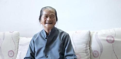 百岁老人看起来像七八十岁，长寿秘诀很简单，但多数人做不到