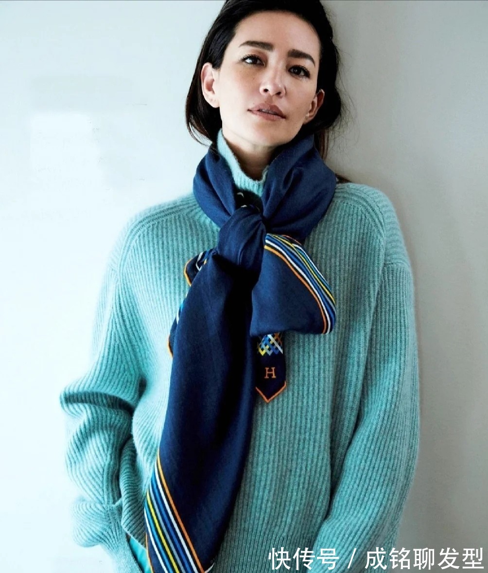 冬天|四十岁的女人冬天少穿黑色,这种颜色不仅显白,减龄更有高级感