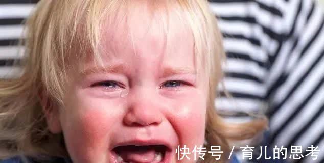 妈妈|为什么宝宝被骂哭后,还会伸手让妈妈抱?原因让人很心疼