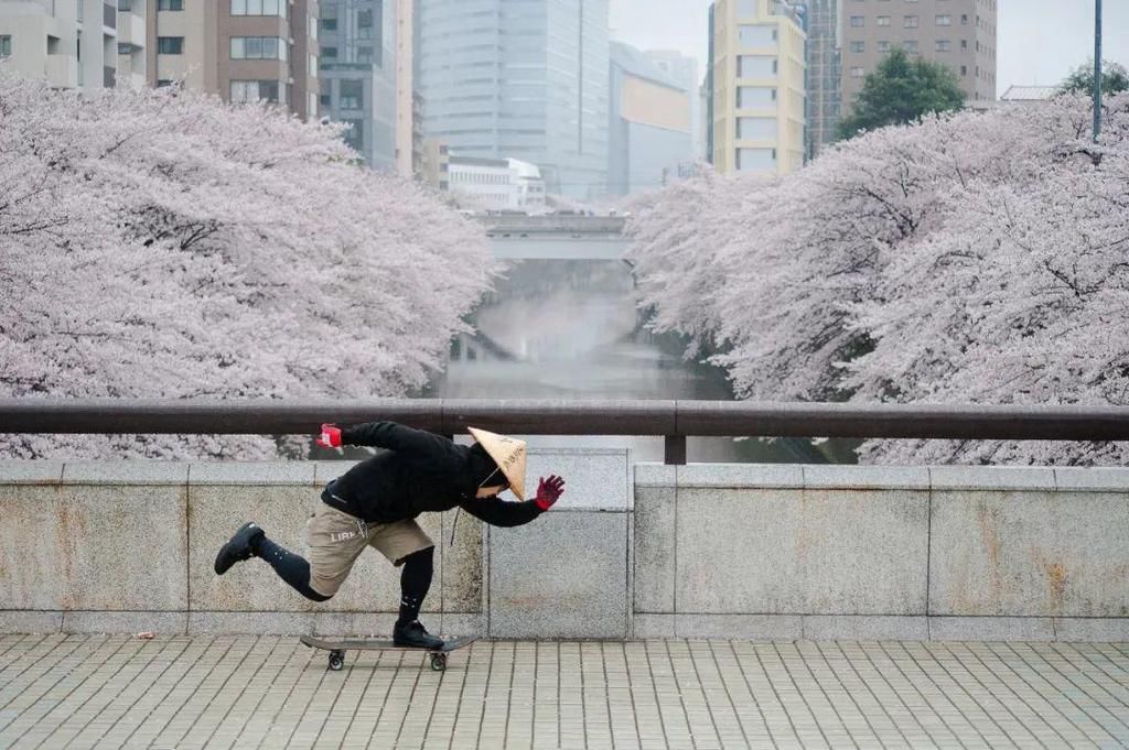 用滑板画水墨、用布贴在滑板，这两个日本滑板先锋的脑洞到底有多大？