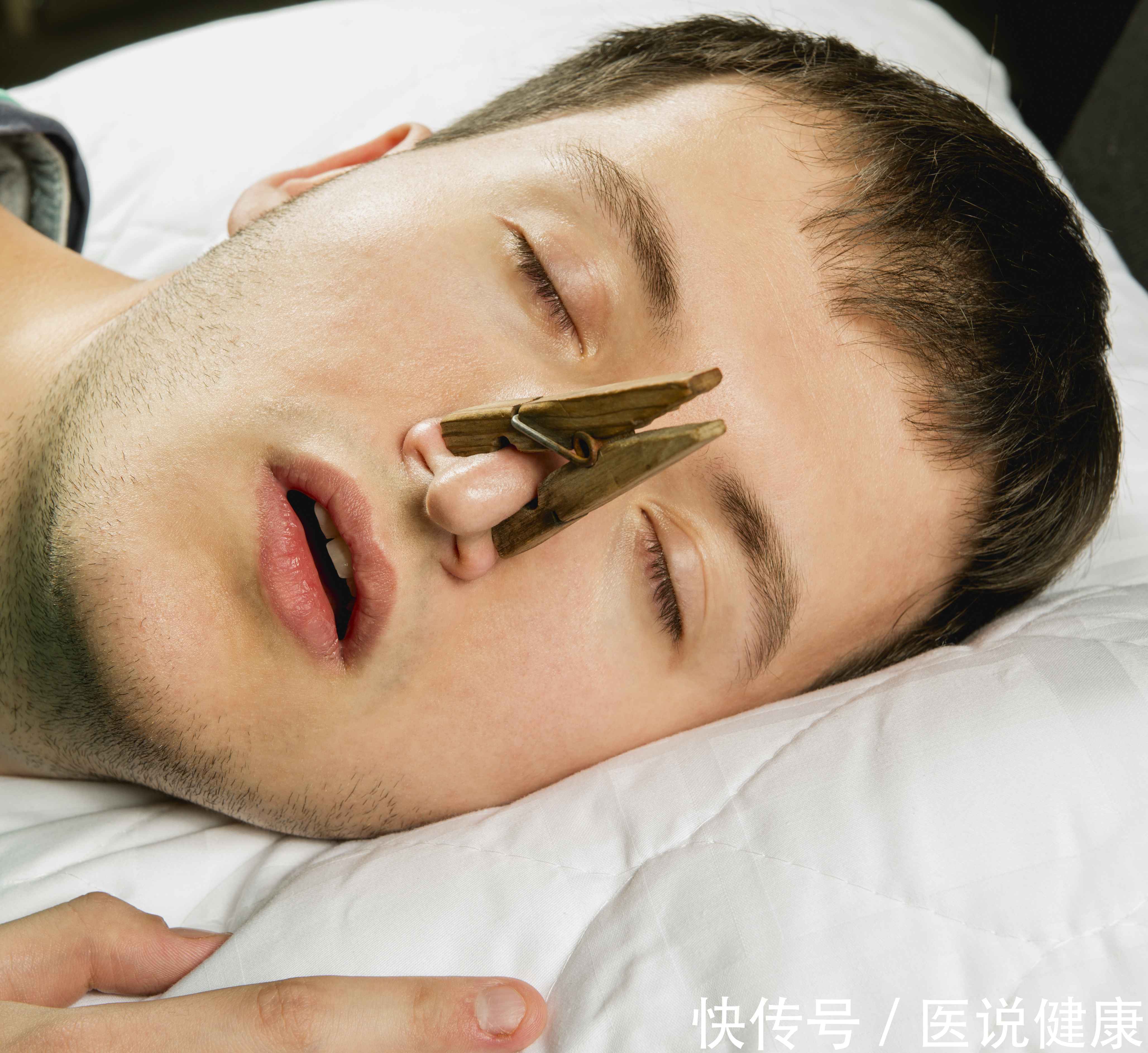 鼻息肉|全国有599万人睡眠中差点猝死?睡觉打呼噜,究竟要怎样才能改善