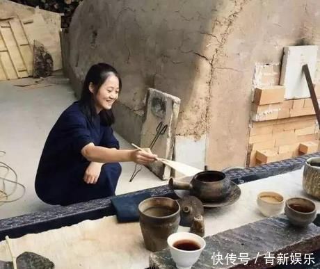 桃花源|20多岁的年龄差距,却把一个破烂的农家小院变成了“桃花源”