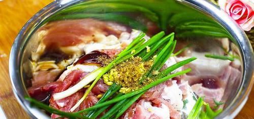  饭店大厨教你做小酥肉，口感酥脆有妙招，讲解详细，流程简单