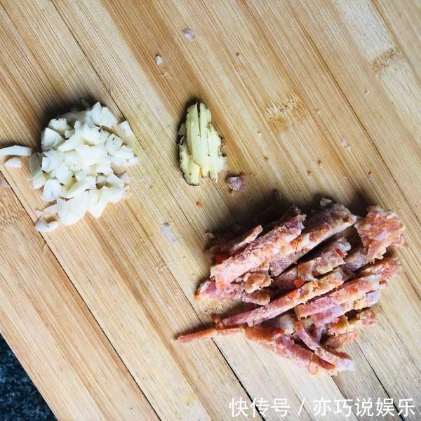 茄子还是这样做最好吃，孩子隔三差五吃，上桌就想抢光！