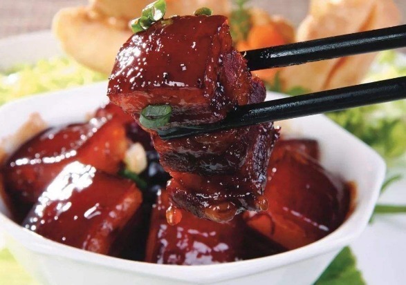 做红烧肉时,有种调料不能放,却总有人错放,难怪肉发柴不好吃