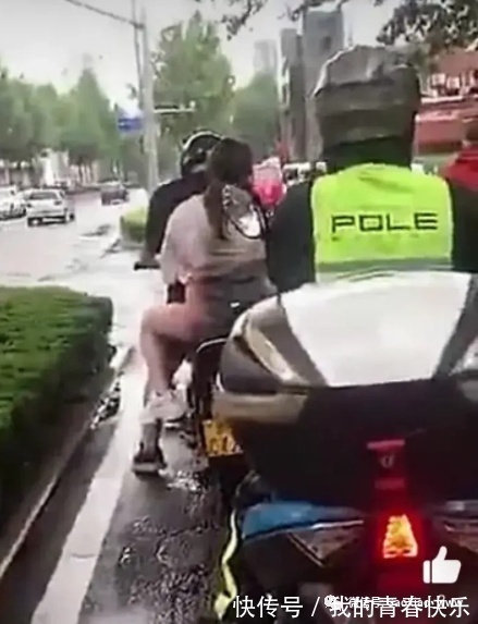 |搞笑图片:羡慕人家的爱情,女朋友还能兼档泥板,真好