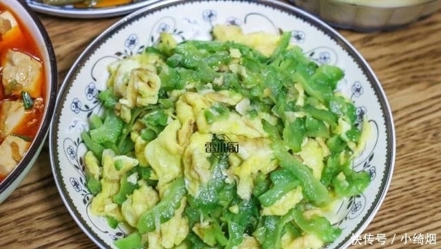 中午朋友突然串门，搜刮出冰箱所有的食材，做了8道家常菜