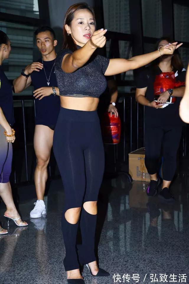 布料|哑光的裤子真好看,让胖妹子散发不一样的魅力吧