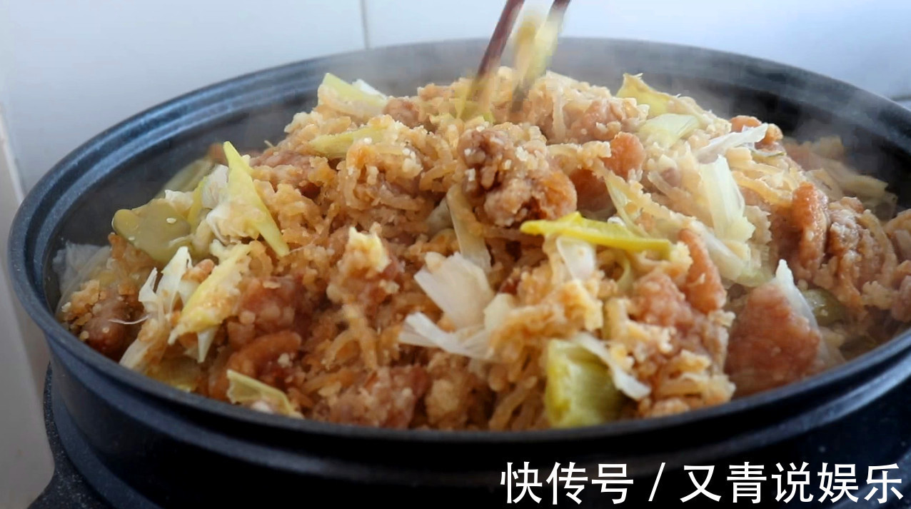 猪肉和粉条别再乱炖了,教你个农村特色吃法,一做一大盆不够吃