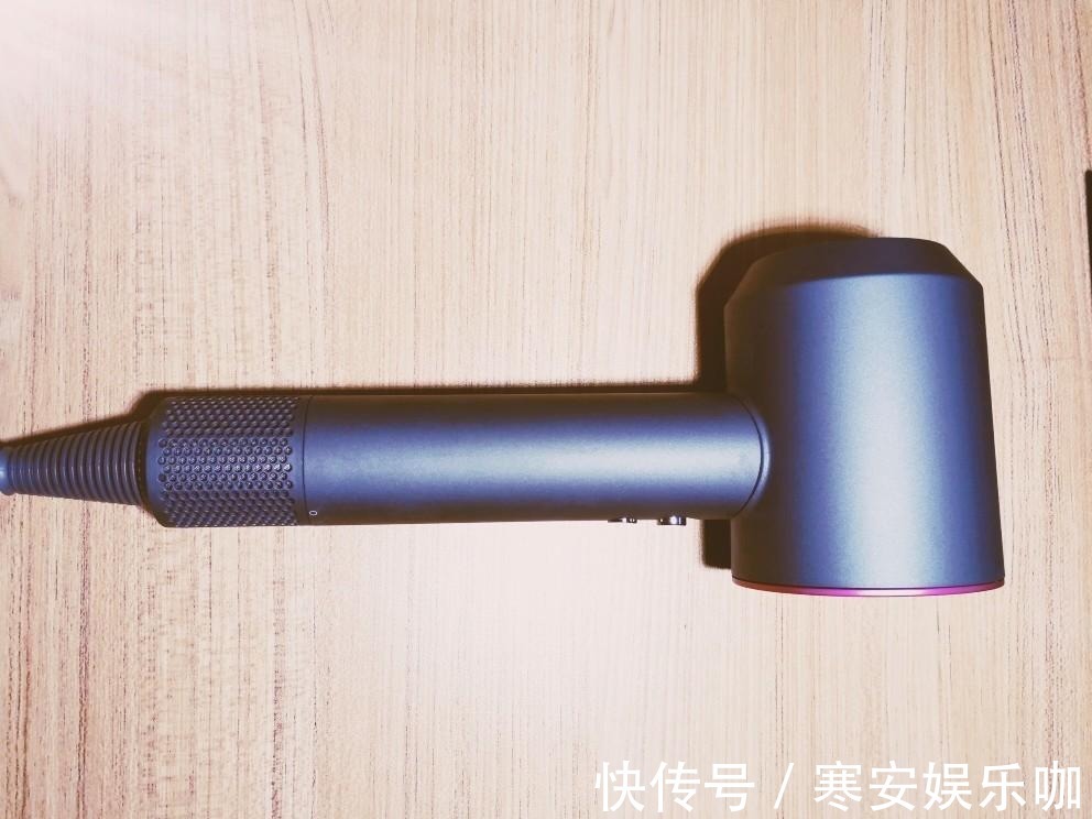 老师傅|地板泡水怎么办?学会老师傅的处理办法,及时挽救家里地板