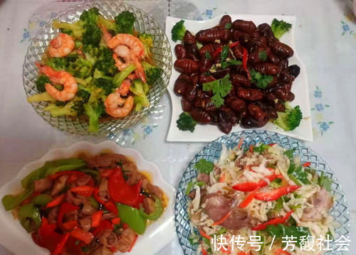 儿子大学放假返家,张罗了一桌子菜,简单丰盛,网友:这是亲爸妈