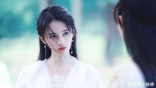 懵懂|鞠婧祎才是“凡尔赛”鼻祖,懵懂无辜式自夸美貌,手把手教你凡学