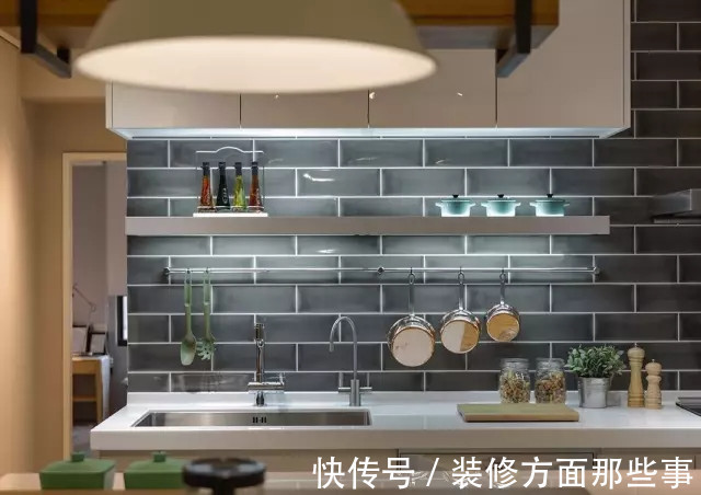 梳妆台|90平简约风二居室,床尾做收纳设计角落顺便改造成为梳妆台