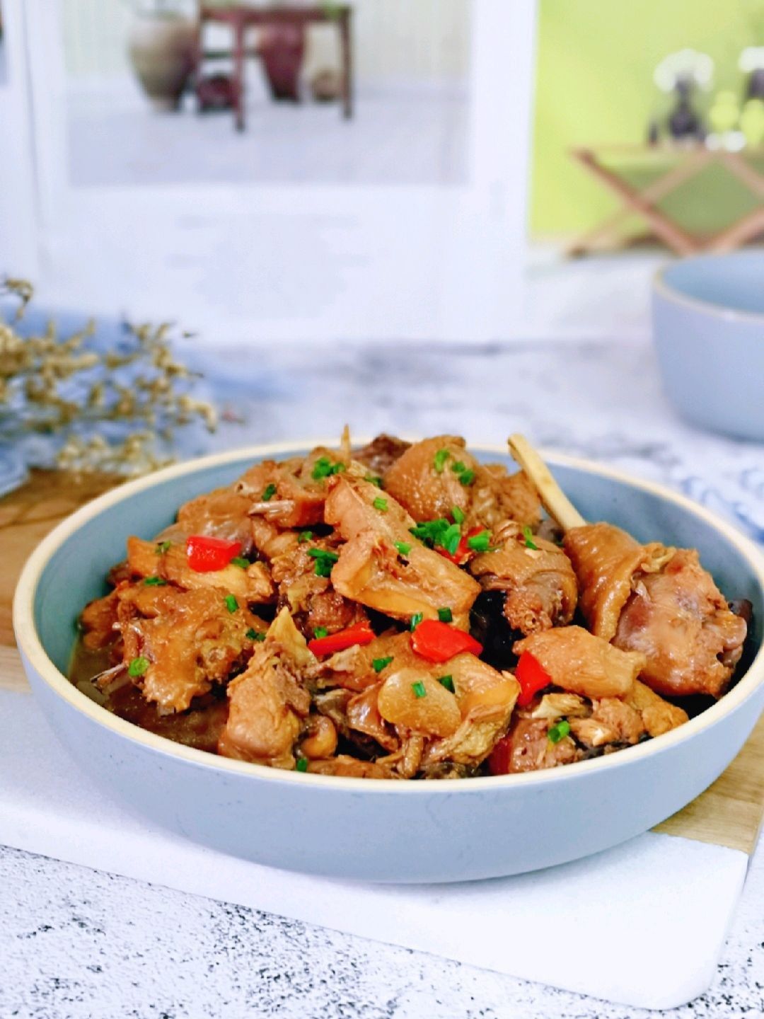 老小|家常红椒烧鸡块，做法简单，鸡肉鲜嫩不柴，全家老小爱吃