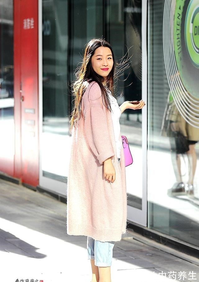 红格纹 该穿凉鞋了,鱼嘴口凉鞋很有女人味,看看美女对鱼嘴口凉鞋的搭配!