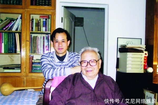 斗败|王世襄为斗败名家的蟋蟀,他在野外,用一招竟抓住了黑“将军”