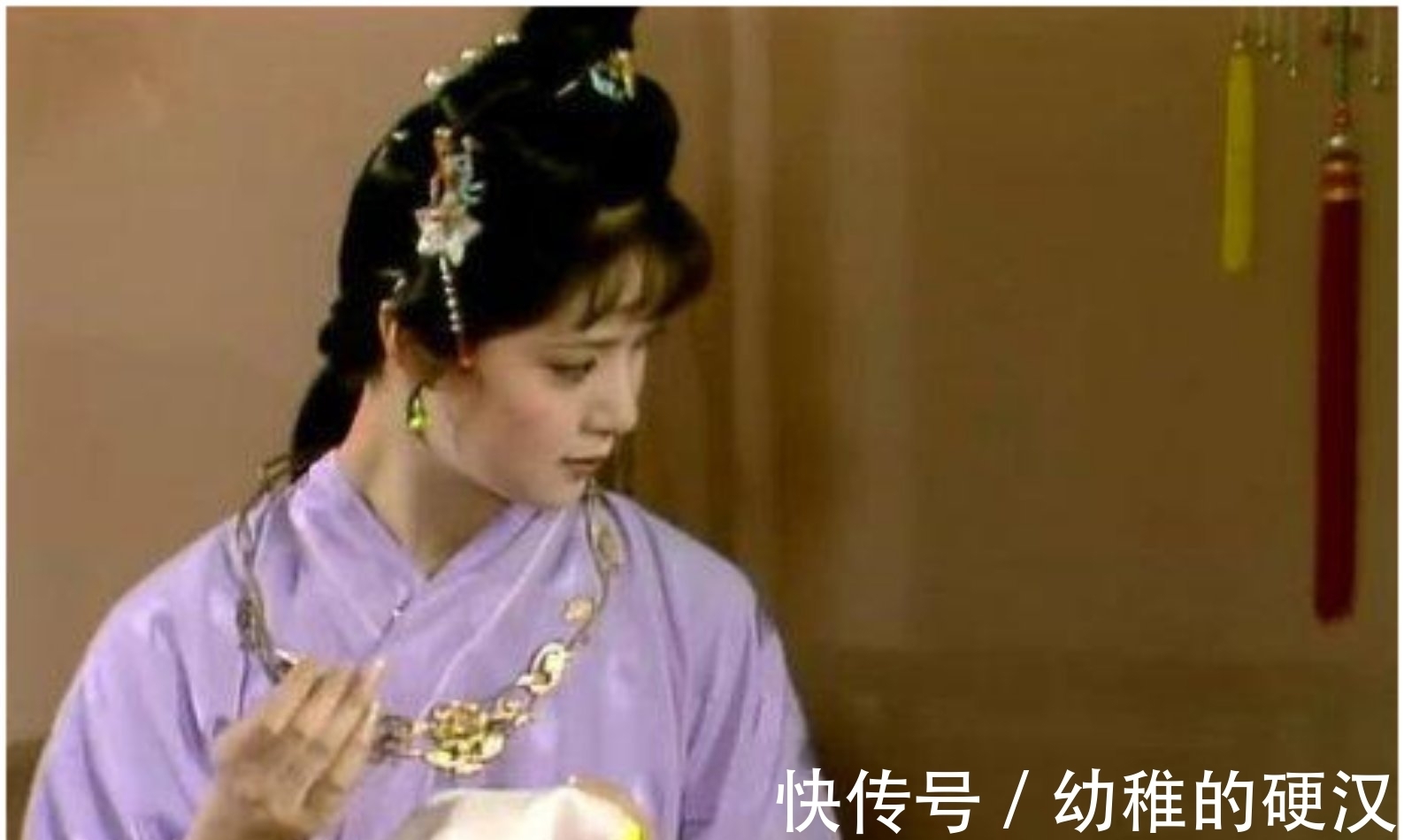 薛姨妈$一床袷纱被,一丸棒疮药,让薛宝钗的伪装掉一地,袭人也救不了她