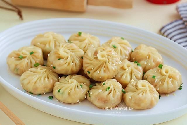 这种水煎包做法，隔条街都能闻到香味，一天三顿吃不腻，过年必备